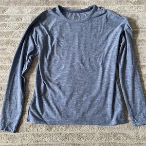 Girls Athleta xl blue long sleeve tee like new